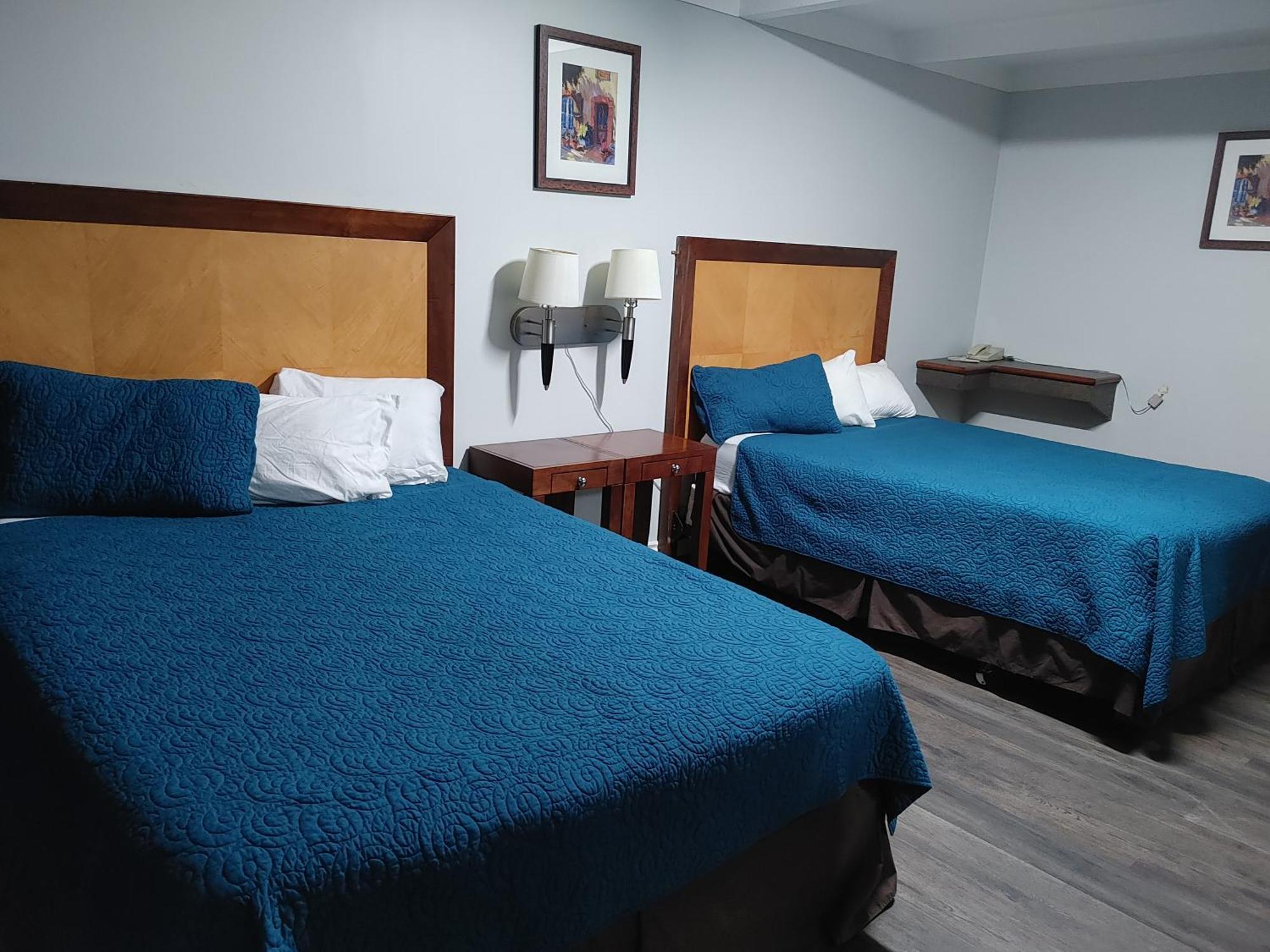 Kootenay Country Motel 2*